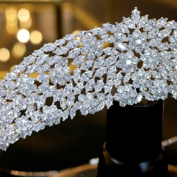 Swarovski wedding crown tiara - Picture 6 of 6